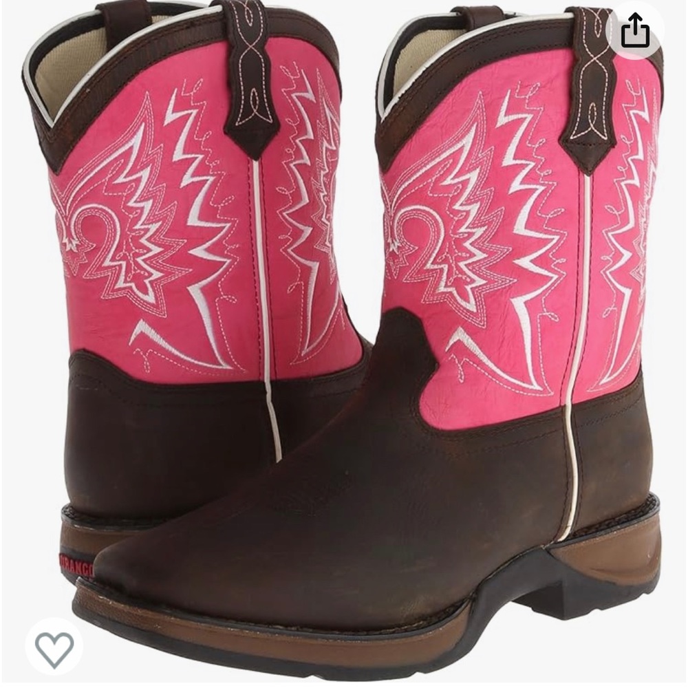 I am selling a pair of my daughters boosts. Durango pink